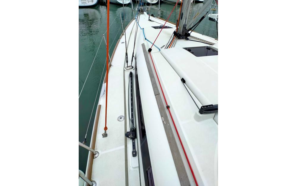 slider 16 Jeanneau Sun Odyssey 379